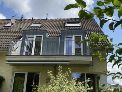 4-Zi Architektenwohnung auf zwei Ebenen mit Balkon & viel Grünblick in Köln-Ensen