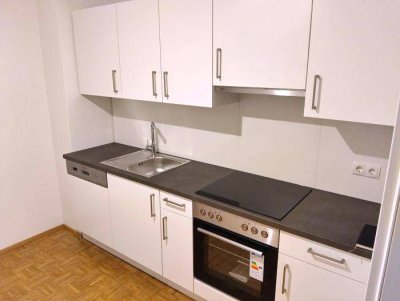 Sanierter 3 ZIMMER-NEUBAU, extra Küche neu möbliert, Bad/Wanne, WC, Lift, WG-tauglich, nähe Neue TU!