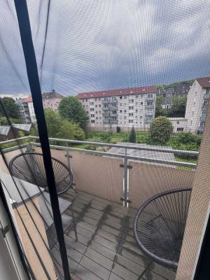 Süße 2 Zimmer mit Wohnküche und Balkon!