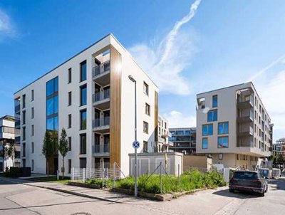 Neubau-Erstbezug - 4-Zimmer Penthouse-Wohnung mit zwei Balkonen und EBK