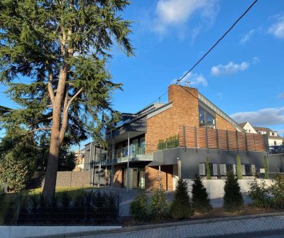 Attraktive Wohnung mit eigener Zufahrt und Garten