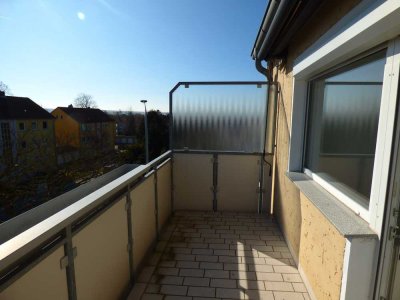 Lichtdurchflutet ! Sofort frei ! Balkon ! Rolläden ! EBK
