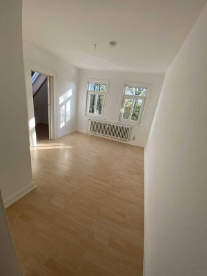 3,5-Zimmer-Dachgeschoss-Wohung, teilmöbiliert, WG geeignet