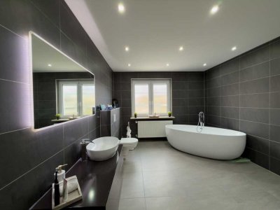 DIE GELEGENHEIT! "Exklusive Doppelhaushälfte mit ca. 181 m² Wohnfläche & Heimkino in Schwandorf"