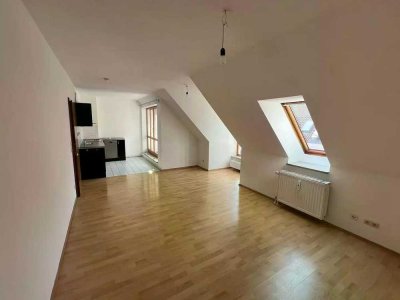 Schöne helle Dachmaisonette mit Südloggia in ruhiger innenstadtnaher Lage