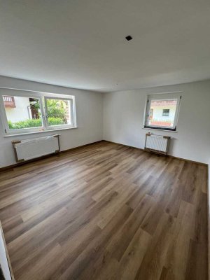 3-Zimmer Wohnung:  Erstbezug nach Komplettsanierung, Gartenmitbenutzung