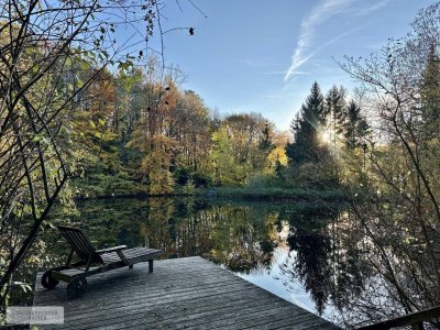 EIN PRIVATES PARADIES ZU JEDER JAHRESZEIT /// HISTORISCHES LANDHAUS MIT PARK, WALD, BACH UND BADESEE
