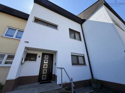 Stilvoll kernsaniertes Zuhause mit 7 Zimmern, Außenbereich und Garage in begehrter Lage