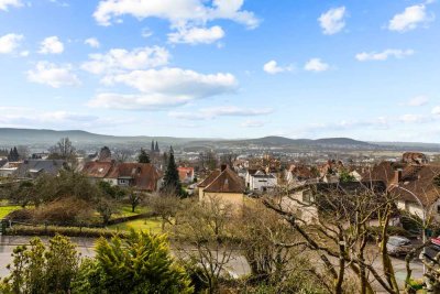 **Beeindruckende Doppelhaushälfte in Best-Lage von Gelnhausen-Stadt mit Traumblick**