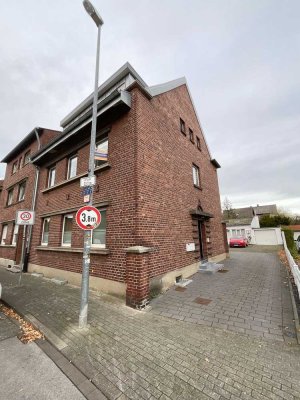 Schöne OG-Wohnung mit Balkon im 3-Fam-Haus in Geilenkirchen.