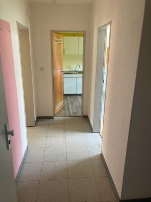 3 Monate mietfrei - renovierungsbedürftige 2-Zimmerwohnung mit Terrasse!