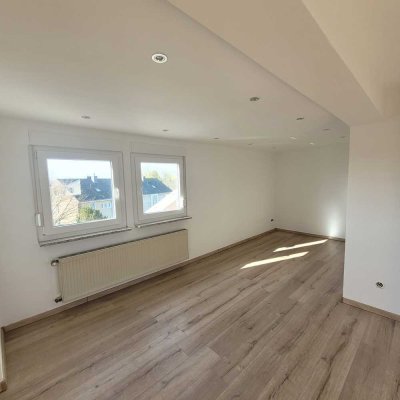 Attraktive helle 2-Zimmer Dachgeschoss-Wohnung im 2 OG,  modernisiert in Bochum-Linden
