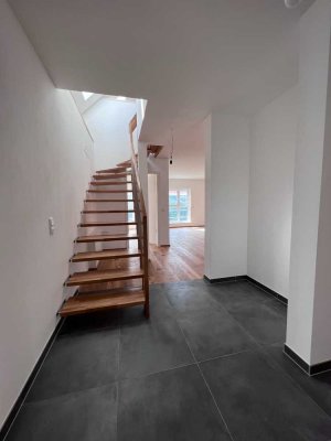 Moderne Maisonette-Wohnung mit Galeriecharakter – Neubau (2023) in Schlüsselfeld
