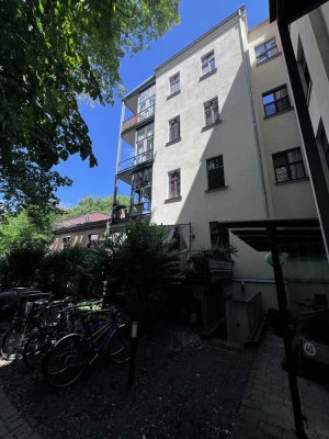 Großzügige Gründerzeitwohnung mit 3.5 Zimmern,Terrasse & Einbauküche–fußläufig zur Uniklinik - WE 1