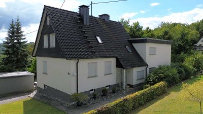 Teilmodernisiertes Zweifamilienhaus in sehr schöner Lage - Viel Platz für die ganze Familie