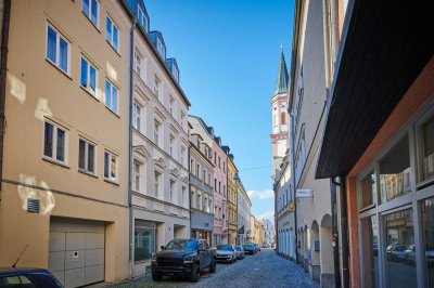 Stadtleben de Luxe: Sanierte 3-Zimmer-Wohnung im Altbau mit Aufzug in Straubing