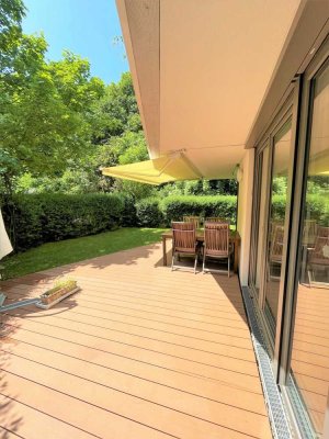 Geräumige Erdgeschosswohnung mit fünf Zimmern, Terrasse und Garten