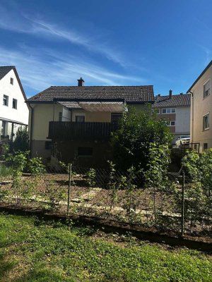 Günstiges-Einfamilienhaus in Neckarsulm-Pläne für genehmigten Neubau sind vorhanden