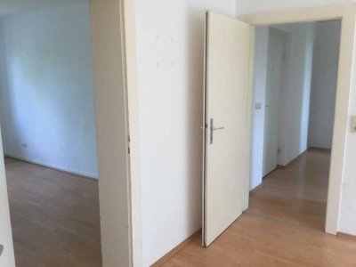 Zu Fuß in die City! Renovierte 2 Zimmer mit sonnigem Balkon