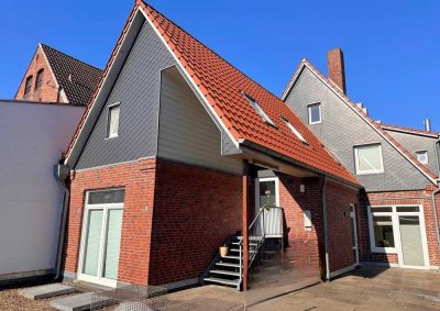 Vermietung einer traumhaften Dachgeschosswohnung - mit Blick auf den Heider Marktplatz