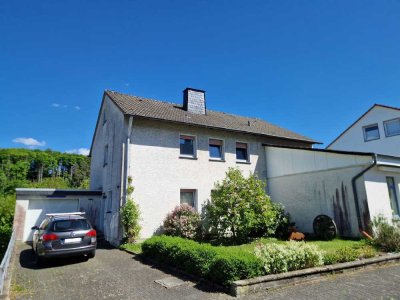 *RESERVIERT* Vermietetes Zweifamilienhaus mit Garage und Stellplätzen in Rüthen!