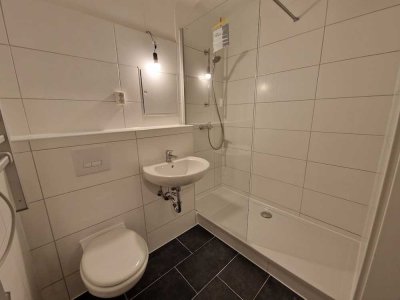 *Bezugsfertig ab 01.05.2026* - 3 Zimmer im EG mit großer Dusche, offener Küche und Balkon