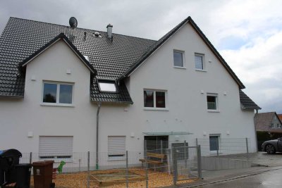 3-Zimmer-Wohnung mit EBK, Balkon, Keller und Carport