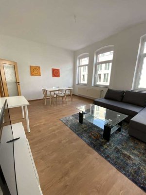 Schöne 2-Zimmer-Wohnung, renoviert + möbliert