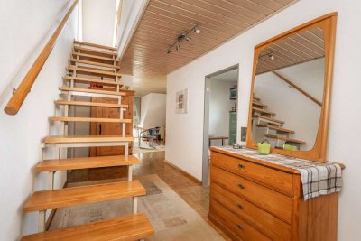 Attraktives Maisonette-Wohnhighlight in Freiburg-Tiengen 4-Zi.-Whg. mit Kamin, Balkon &Carport