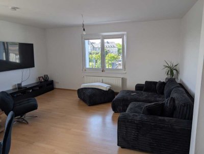 Nachmieter für sofort teilmöblierte Wohnung mit Übernahme Einbauküche und Möbel sowie uml. Balkon