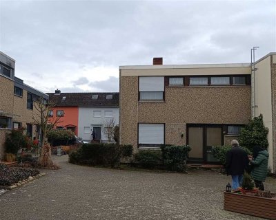Schöne Doppelhaushälfte möchte wachgeküsst werden .