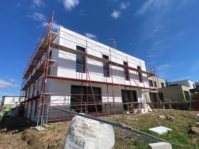 Moderne Doppelhaushälfte in Parndorf: Erstbezug mit Garten und Terrasse!