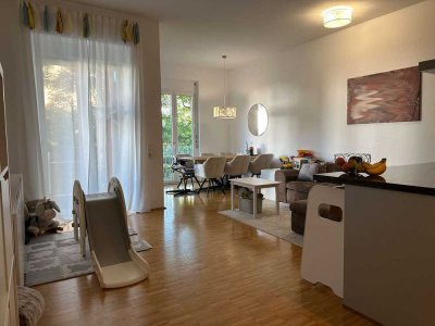 Großzügige Hochparterre-Wohnung mit großer Terrasse und Garten – gepflegt & stilvoll