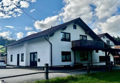 Exklusives Einfamilienhaus mit großzügiger Gewerbefläche / Einliegeroption in Gotteszell