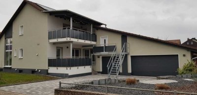 WARMMIETE: repräsentative, geräumige und neuwertige 2-Zi-EG-Wohnung mit Balkon und EBK in Stutensee