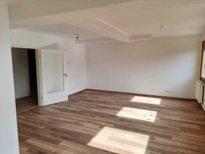 Stilvolle 3-Raum-Wohnung mit großer Dachterrasse in zentraler Lage