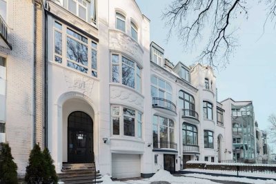 Penthouse mit 95 m² Dachterrasse - Alsterbick  und 290 m² Wohnfläche.