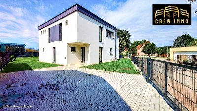 Moderne Doppelhaushälfte in Wimpassing: Erstbezug mit Garten, Terrasse und viel Platz!