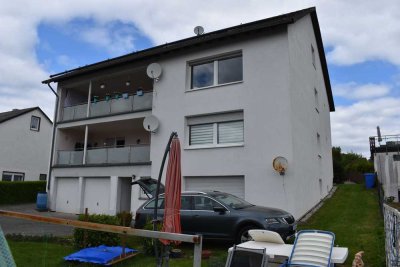 Saniertes Mehrfamilienhaus mit Vollwärmedämmung, Luft-Wärmepumpen-Heizung, Isolierverglas.,Garagen,