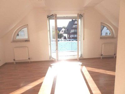 Sehr schöne 1 Zimmerwohnung mit Balkon und Küchenzeile, sofort frei