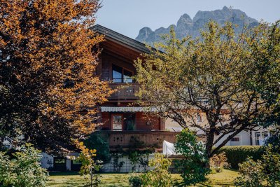 Exklusives Holzhaus in Waidring – 135 m² Wohnfläche, Galerie, Souterrain-Wohnung, PV-Anlage &amp; Alpenblick