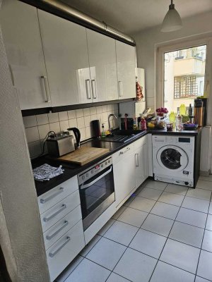 Attraktive 3,5-Zimmer-Wohnung mit gehobener Innenausstattung mit EBK in Duisburg