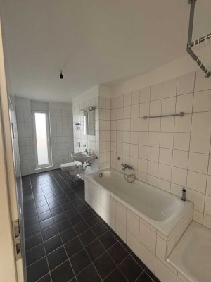 Penthouse im Rieselfeld zur Zwischenmiete bis 30.9., €1400 inkl. NK/Strom/TG, nicht möbliert