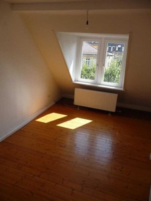 Wohnen mit Charakter: Vier-Zimmer-Wohnung in der Schwetzingerstadt