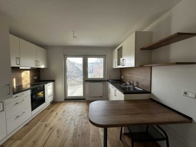 Erstbezug nach Kernsanierung: 3-Zimmer Wohnung mit Balkon und neuer Einbauküche