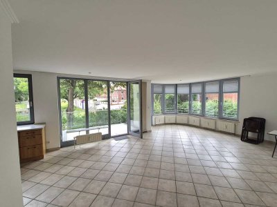 Idyllische 3-Zimmer-Stadtwohnung in Park- und Wasserlage