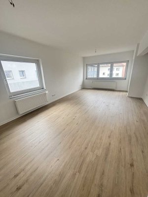 �✅Gerichtsviertel-Kernsanierte Wohnung mit Venyl Fliesen & Wannenbad & 2 Balkonen