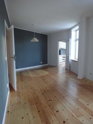 ruhige, sonnige Wohnung mit großer Dachterrasse / ANNAHMESTOPP