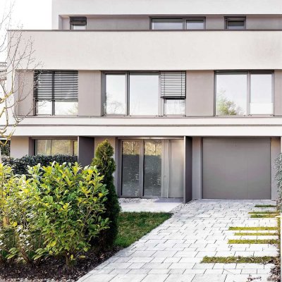 Obermenzing: Großzügiges Stadthaus mit Süd - Garten *Neubau Erstbezug*