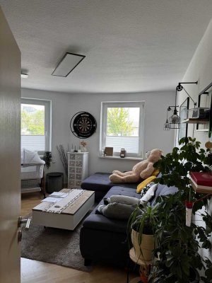 Lichtdurchflutete Erdgeschoss Wohnung | 2 Zimmer, Wohnküche, Balkon, Badewanne | WG-geeignet